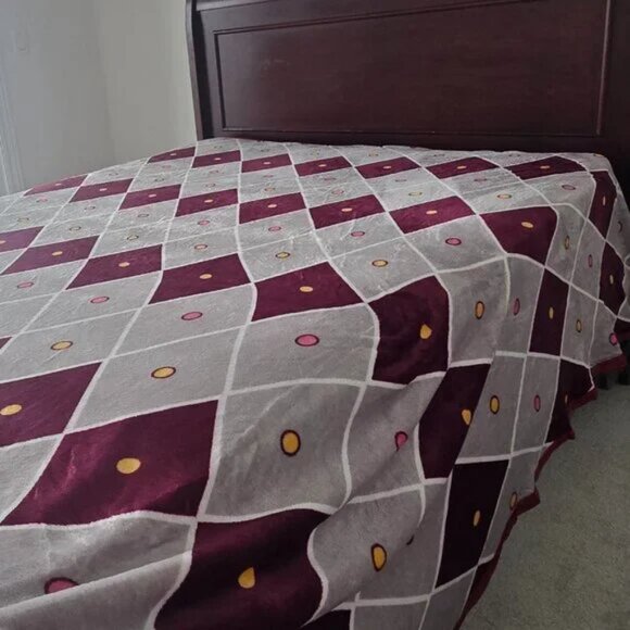 Soft Plush Blanket King Size - Picture 2 of 6